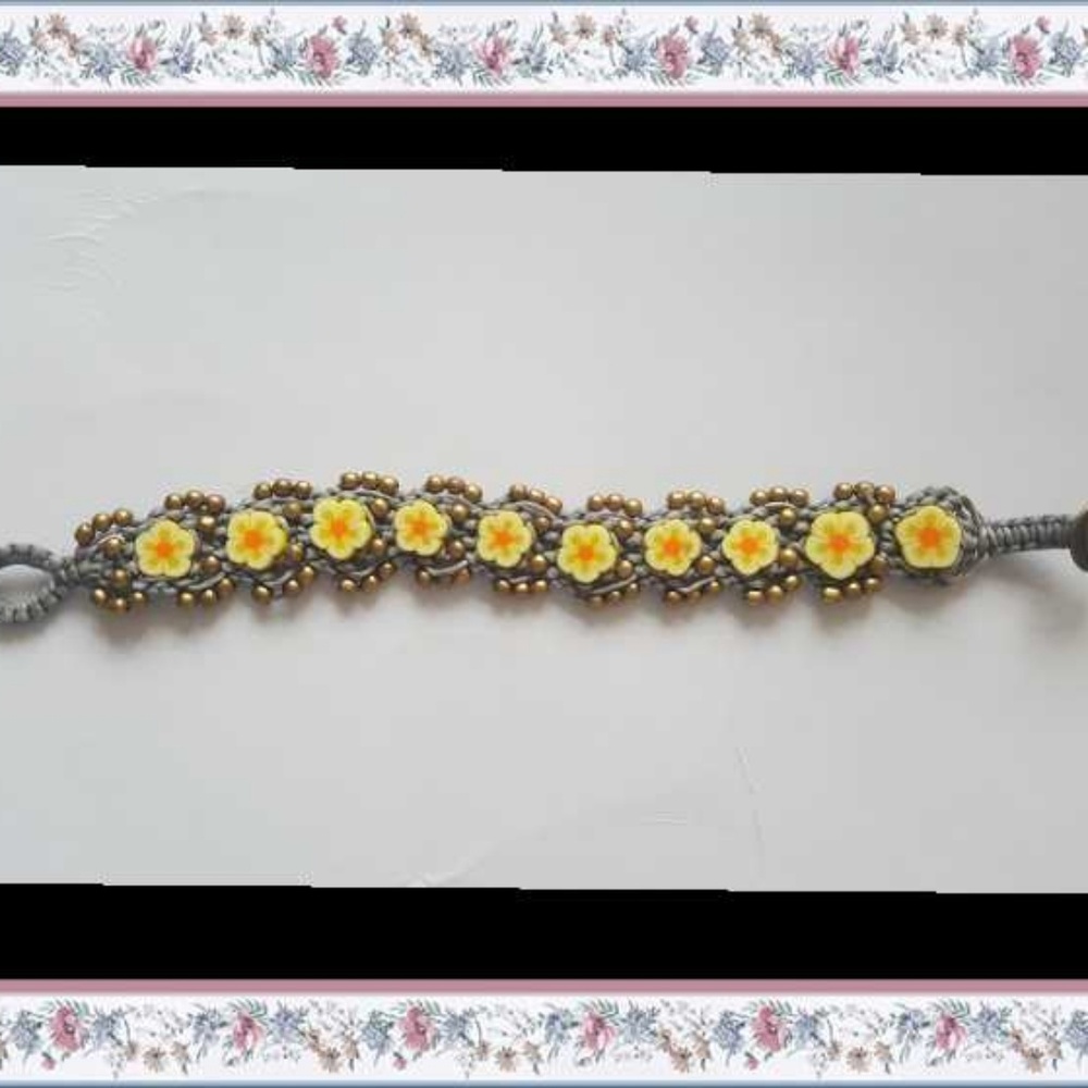 Handmade crochet with floral & gold beads bracelet - Picture 2 of 3